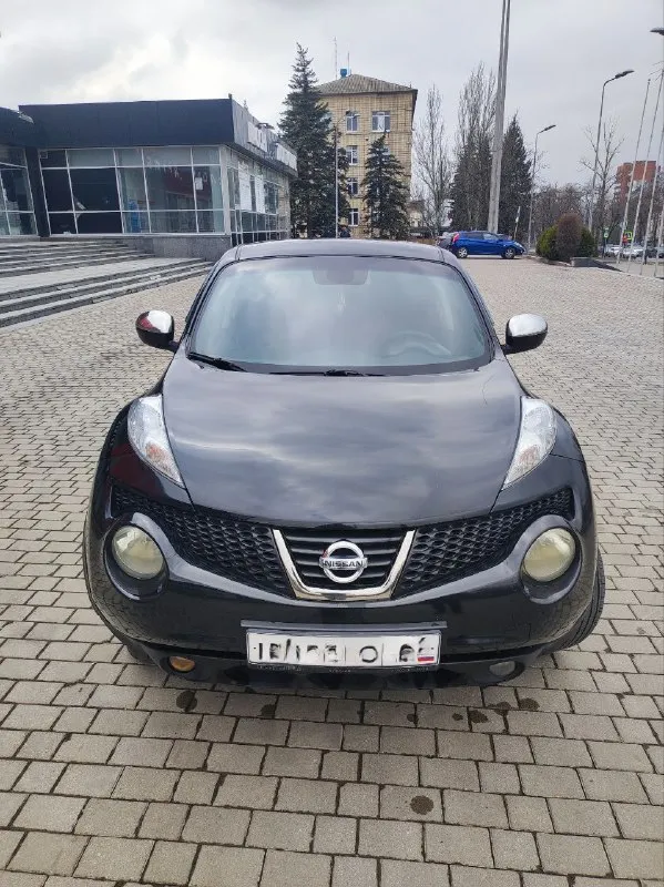 💵890т. руб💵 без вложений в отличном состоянии не битый, не гнилой nissan juke 2013 год 1.6 бензин 117л. с. пробег 210000км коробка автомат обычный 4ст (не вариатор) переключает мягко без пинков(заказ наряд в наличии) двигатель работает ровно, не дымит, масло не ест кузов в отличном состоянии, в дтп не участвовал. салон чистый и опрятный климат контроль работает 4 стеклоподьемника, подогрев сидений, мультируль, камера заднего вида, круиз контроль. новая летняя резина тех осмотр пройден, диагностическая карта на руках оформление без проблем осмотр донецк +79493790571 📲 tg: максим 📞 звоните: +7(949)3790571 - фотография - 2
