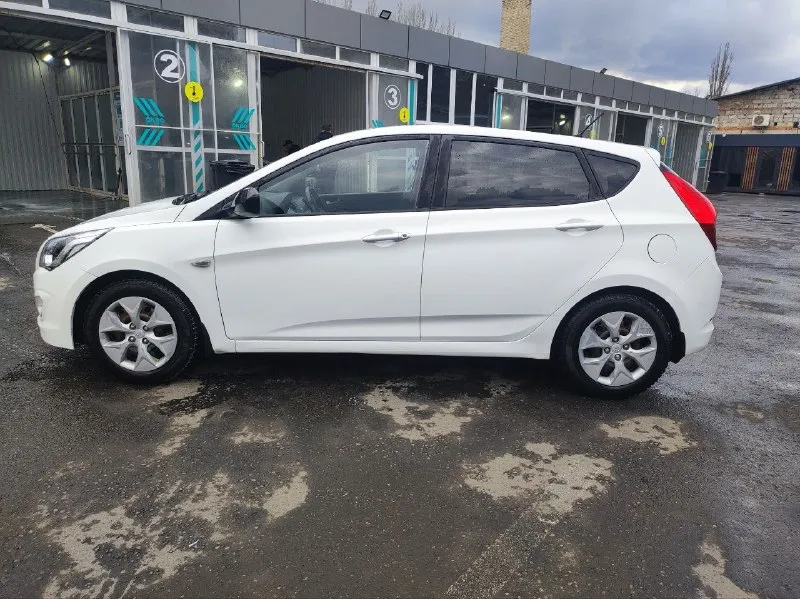 Hyundai solaris 2014 ❗1 хозяин❗ ❗птс оригинал❗ 1.6 123л. с родной пробег 224 тыс. км 💵910т. руб машина в отличном состоянии, полностью обслужена, двигатель не дымит, масло не ест, катализатор удален, стоит правильная прошивка☝️, без рывков и пинков. кузов в заводской краске, без очагов коррозии, варить красить ничего не нужно, вмятин и царапин нет. abs, asr, esp, airbags, кондиционер, электропривод и подогрев зеркал, эсп, регулировка руля по высоте и вылету, аудиосистема, цз, 2 комплекта резины, андроид магнитола, задний парктроник, сигнализация с обратной связью. документы чистые, без штрафов, запретов, залогов и ограничений. техосмотр пройден, диагностическая карта на руках. переоформление в мрэо! донецк +79493790571 📲 tg: максим 📞 звоните: +7(949)3790571 - фотография - 4