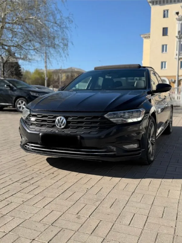 Продам volkswagen jetta r-line 2020 год ❤️ 1.4 t 8-ст aisin пробег 71.000 белый кожаный салон 2-х зонный климат контроль led оптика дистроник бесключевой доступ старт-стоп панорама датчики слепых зон полный зимний пакет автозапуск подогрев руля подогрев всех сидений подсветка всего салона черный потолок цена: 1.900.000 ( торг ) телефон для связи: +79493361696 осмотр: макеевка повреждения в америке минимальные 📞 звоните: +7(949)3361696 - фотография - 1