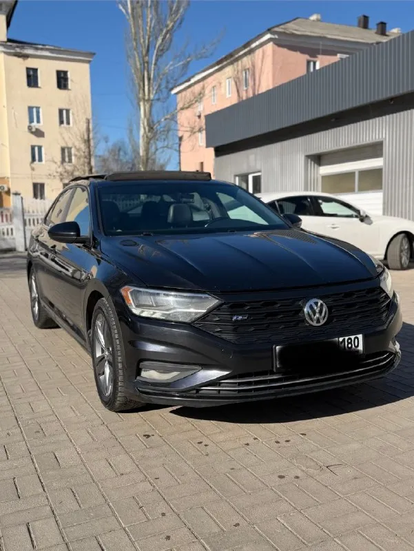 Продам volkswagen jetta r-line 2020 год ❤️ 1.4 t 8-ст aisin пробег 71.000 белый кожаный салон 2-х зонный климат контроль led оптика дистроник бесключевой доступ старт-стоп панорама датчики слепых зон полный зимний пакет автозапуск подогрев руля подогрев всех сидений подсветка всего салона черный потолок цена: 1.900.000 ( торг ) телефон для связи: +79493361696 осмотр: макеевка повреждения в америке минимальные 📞 звоните: +7(949)3361696 - фотография - 2