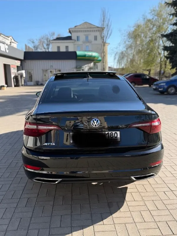 Продам volkswagen jetta r-line 2020 год ❤️ 1.4 t 8-ст aisin пробег 71.000 белый кожаный салон 2-х зонный климат контроль led оптика дистроник бесключевой доступ старт-стоп панорама датчики слепых зон полный зимний пакет автозапуск подогрев руля подогрев всех сидений подсветка всего салона черный потолок цена: 1.900.000 ( торг ) телефон для связи: +79493361696 осмотр: макеевка повреждения в америке минимальные 📞 звоните: +7(949)3361696 - фотография - 3