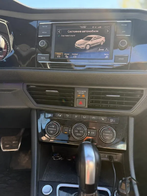 Продам volkswagen jetta r-line 2020 год ❤️ 1.4 t 8-ст aisin пробег 71.000 белый кожаный салон 2-х зонный климат контроль led оптика дистроник бесключевой доступ старт-стоп панорама датчики слепых зон полный зимний пакет автозапуск подогрев руля подогрев всех сидений подсветка всего салона черный потолок цена: 1.900.000 ( торг ) телефон для связи: +79493361696 осмотр: макеевка повреждения в америке минимальные 📞 звоните: +7(949)3361696 - фотография - 8