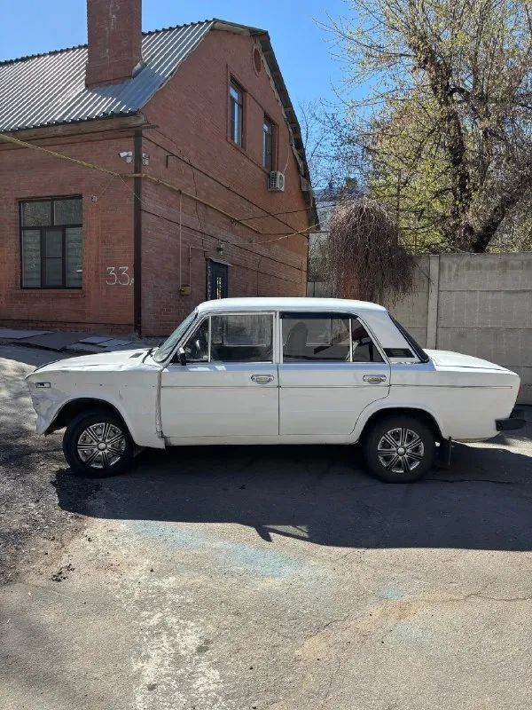 Ваз 2106 1.3 mt, 1984 авто на полном ходу! птс, стс, дкп, полное оформление, стоит на учёте. без ограничений, розысков, запретов и тд. четырёхступенчатая коробка, короткоходная, не хрустит, не выбивает. по ходовой части всё хорошо. после дтп закусывает рулевой редуктор при повороте влево, выворот полный. дно целое, авто переваривали. двигатель на 5+, отлично тянет, не дымит, не троит. работает каждая кнопка, есть хорошая музыка, горит и светится всё что нужно. чистый, ухоженный салон, чистое подкапотное пространство. 59 000₽, луганск, центр города мкс: +79599920909 📞 звоните: +7(959)9920909 - фотография - 2