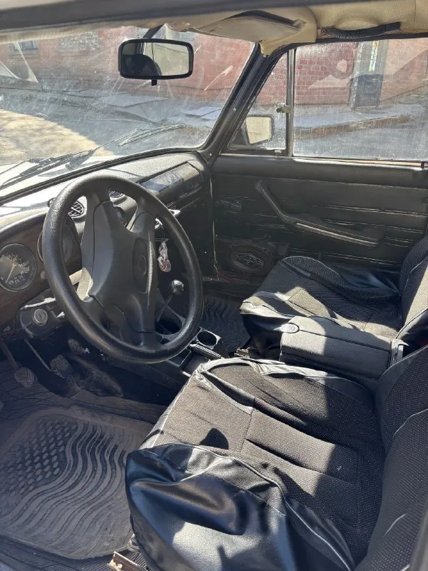 Ваз 2106 1.3 mt, 1984 авто на полном ходу! птс, стс, дкп, полное оформление, стоит на учёте. без ограничений, розысков, запретов и тд. четырёхступенчатая коробка, короткоходная, не хрустит, не выбивает. по ходовой части всё хорошо. после дтп закусывает рулевой редуктор при повороте влево, выворот полный. дно целое, авто переваривали. двигатель на 5+, отлично тянет, не дымит, не троит. работает каждая кнопка, есть хорошая музыка, горит и светится всё что нужно. чистый, ухоженный салон, чистое подкапотное пространство. 59 000₽, луганск, центр города мкс: +79599920909 📞 звоните: +7(959)9920909 - фотография - 5