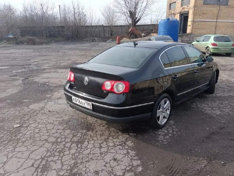 Продам volkswagen passat b6. 2.0 турбо. пробег 172000. комплектация: мультируль, литые диски, электрорегулировка зеркал и сидения, подогрев сидений, задние шторки, кожаный салон, круиз контроль, авто холд и электро ручник, андроид магнитола, люк, кондиционер и другое. в машине работает все!по лкм коррозия на передних крыльях, на фото видно. (приобрел новые, нет времени менять, отдам с авто) автомобиль в хорошем состоянии, было много что поменяно (ходовая полностью, цепь грм, помпа, свечи, обслужена тормозная система. двигатель и коробка работают без нареканий! проблем с переоформлением не будет, я собственник. осмотр г. снежное (днр). +79490861893 либо телеграмм +79493965490 📞 звоните: +7(949)0861893 - фотография - 4
