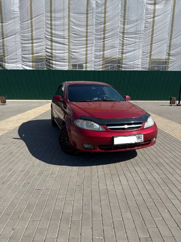 Продам chevrolet lacetti (хэтчбек).
Собственник, владею авто 3.5 года.
1.6 Мотор, 109 л. С. , механика, 2007 год, 228000 пробег.
Комплектация: гур, abs, кондиционер, 4 стеклоподъемника, центральный замок, подогрев боковых зеркал.
Доустановлены: сигнализация, доводчики всех стекол, диодные противотуманки, сенсорная магнитола, камера заднего вида, легкосплавные. Также перешит руль и рычаг кпп, салон в чехлах с первого дня владения, зашумлены капот и передние арки.
По технике нареканий нет. Все работает ровно, то проводилось вовремя (последнее то 222500, следующее на 230000), замена масла каждые 7-8 тыс. Заменено из основного: радиатор, лобовое стекло, передние амортизаторы в сборе, масло в коробке, в остальном по мелочи.
По кузову есть нюансы, нужно заниматься.
Цена – 400 000 без торга.
+7 949 429 59 98, Г. Донецк.

📞 Звоните: +7(949)4295998 - фотография - 1