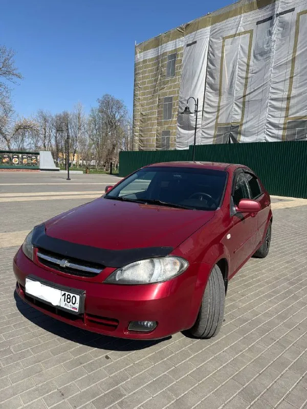 Продам chevrolet lacetti (хэтчбек).
Собственник, владею авто 3.5 года.
1.6 Мотор, 109 л. С. , механика, 2007 год, 228000 пробег.
Комплектация: гур, abs, кондиционер, 4 стеклоподъемника, центральный замок, подогрев боковых зеркал.
Доустановлены: сигнализация, доводчики всех стекол, диодные противотуманки, сенсорная магнитола, камера заднего вида, легкосплавные. Также перешит руль и рычаг кпп, салон в чехлах с первого дня владения, зашумлены капот и передние арки.
По технике нареканий нет. Все работает ровно, то проводилось вовремя (последнее то 222500, следующее на 230000), замена масла каждые 7-8 тыс. Заменено из основного: радиатор, лобовое стекло, передние амортизаторы в сборе, масло в коробке, в остальном по мелочи.
По кузову есть нюансы, нужно заниматься.
Цена – 400 000 без торга.
+7 949 429 59 98, Г. Донецк.

📞 Звоните: +7(949)4295998 - фотография - 3