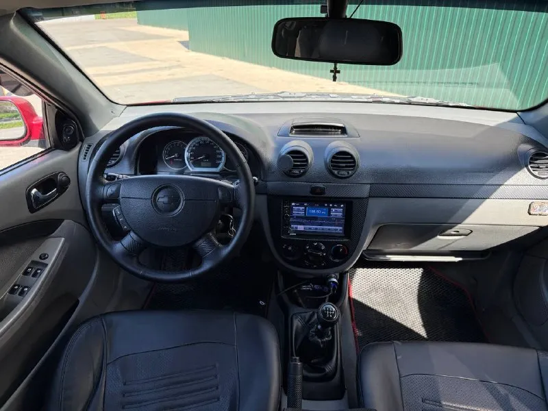 Продам chevrolet lacetti (хэтчбек).
Собственник, владею авто 3.5 года.
1.6 Мотор, 109 л. С. , механика, 2007 год, 228000 пробег.
Комплектация: гур, abs, кондиционер, 4 стеклоподъемника, центральный замок, подогрев боковых зеркал.
Доустановлены: сигнализация, доводчики всех стекол, диодные противотуманки, сенсорная магнитола, камера заднего вида, легкосплавные. Также перешит руль и рычаг кпп, салон в чехлах с первого дня владения, зашумлены капот и передние арки.
По технике нареканий нет. Все работает ровно, то проводилось вовремя (последнее то 222500, следующее на 230000), замена масла каждые 7-8 тыс. Заменено из основного: радиатор, лобовое стекло, передние амортизаторы в сборе, масло в коробке, в остальном по мелочи.
По кузову есть нюансы, нужно заниматься.
Цена – 400 000 без торга.
+7 949 429 59 98, Г. Донецк.

📞 Звоните: +7(949)4295998 - фотография - 6