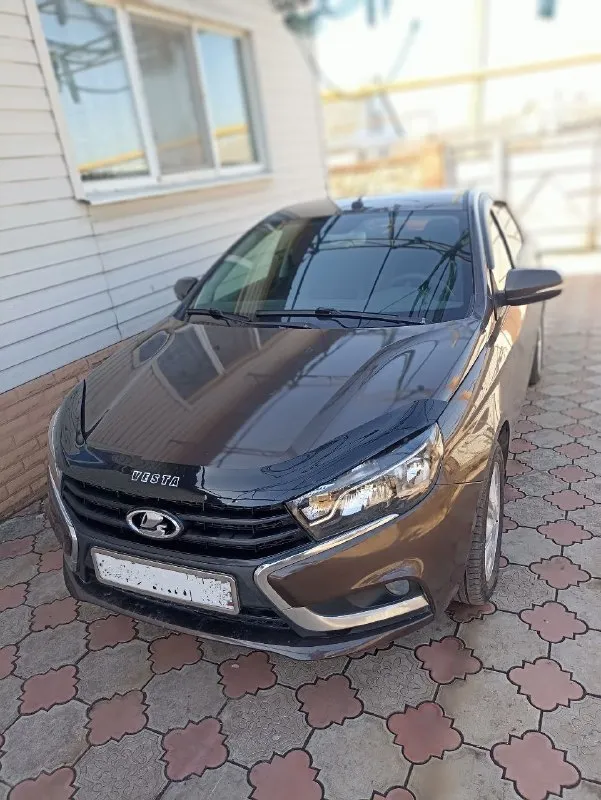 🚘 ваз vesta ✅2017 год ✅2 владельца ( в одной семье) ✅1.6 амт 106 л. с. ✅174к пробег круиз и климат - контроль, 4 эсп, мультируль, обогрев лобового стекла, обогрев передних сидений. система стабилизации, abs, датчик дождя, задние парктроники + камера. в общем полный фарш. все стекла родные. 💥 сделано полное то, двигатель отлично, масла ни грамма не уходит, коробка переключает. 🚀. стоит новое сцепление. была ревизия актуатора, полностью обслужен. вложений не требует. сел - поехал. цена: 800.000 рублей. торг есть, обоснованный. осмотр макеевка + донецк. тел. +79493232888 📲 tg: @evgeniy_gol 📞 звоните: +7(949)3232888 - фотография - 1