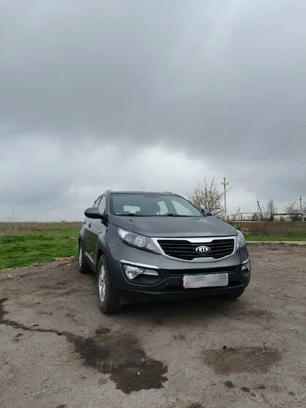Продается kia спортейдж цена: 1.250.000₽, торг реальному покупателю - год выпуска: 2013 год - мотор: 1.7 литра, турбина, - коробка передач: механика - привод: передний - пробег: 150.000 км (оригинал) - состояние: отличное, без дтп, все детали кузова заводские! все документы в полном порядке, один владелец. осмотр г. торез. все вопросы по телефону +79498129322, +79493376281 📞 звоните: +7(949)8129322 - фотография - 1