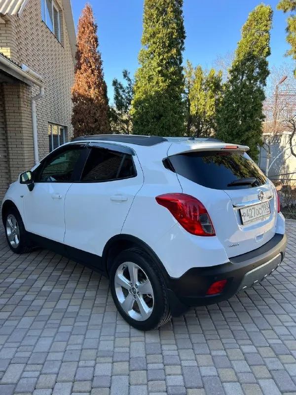 Продам opel mokka 2013 в супер состоянии!! дно идеальное, все болтики как новые! всего два хозяина! пробег-130 # -1.8(140 л. с)(самый надежный, без задиров) коробка-автомат привод-полный комплектация -антиблокировочная система - система курсовой устойчивости - сигнализация - иммобилайзер - бортовой компьютер -круиз контроль - датчики света - датчики дождя -электропривод зеркал -климат контроль - подогревы сидений -подогрев руля -обогрев зеркал -парктроники перед и зад продам opel мокка в супер состоянии, 🍭💯очень комфортный паркетник, машина без посторонних звуков, мягкая на ход, салон и кузов в идеальном состоянии, в родном окрасе (без единого жука), мотор и коробка на отлично!2 ключа. делать ничего не нужно, сел поехал! машина без дтп -зеленая автотека! цена-1.200.000₽ ☎️тел+79494162204 осмотр-донецке/макеевка машинка просто 🍓🍭🎁 📲 tg: @genyaaaaa 📞 +7(949)4162204 📲 tg: @genyaaaaa 📞 звоните: +7(949)4162204 - фотография - 2