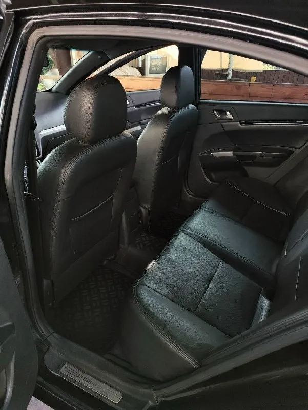 Продам geely emgrand 7 2013 года один собственник по птс мотор 1.8 установлен газ евро 4 (вписан в птс) хорошая комплектация, датчик света, климат контроль, подогрев зеркал, электрорегулировка зеркал, бортовой компьютер, четыре стеклоподъёмника с единым блоком управления, автоматический центральный замок, дооснащенная хорошая акустика и так далее технически в хорошем состоянии, обслужена, ходовая новая, замена масла каждые 5-6 тысяч два комплекта колес на резине, родные r15 зима (резина новая, покажу чек), лето r16 цена 630 тысяч осмотр торез-енакиево-донецк по договоренности звонить по номеру +79494258837 📞 звоните: +7(949)4258837 - фотография - 6