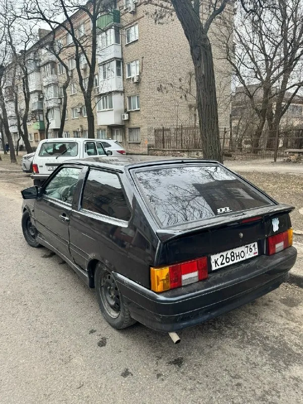 Продам ваз 2113 2006 года выпуска двигатель в полном порядке, недавно менялось масло, мандавошки, настраивались клапана машина едет очень очень бодро, стоят прошитые мозги коробка не выбивает, не хрустит машина вся зашумлена полностью салон в хорошем состоянии, нужно купить козырьки стоит простая музыка электро стекло подьемники, машина на посадке по кузовку машина хорошая, нюансы на задних арках, болячка этих моделей из минусов на лобовом стекле трещина машина сел - поехал, каждый день на ходу, с продажей не тороплюсь стаканы идеальные документы все в порядке! 💰цена: 205.000 ₽ торг по факту у капота есть возможность, привезти в ваш город на выходных днях находиться в донецке +7(949)529-66-01 📞 звоните: +7(949)5296601 - фотография - 6