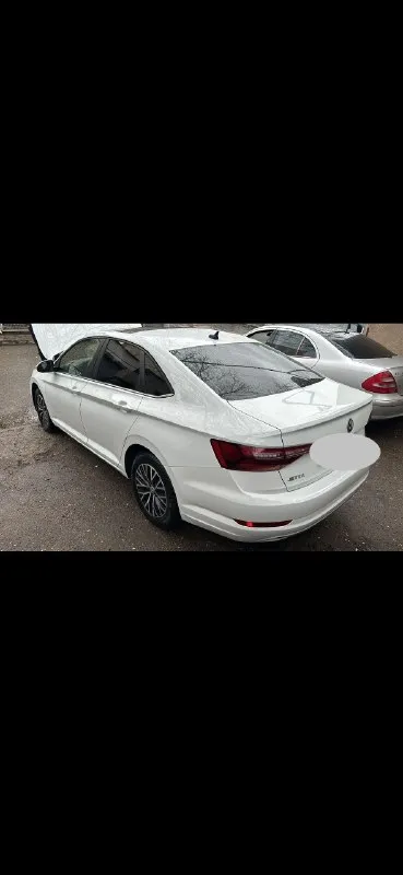 Продам volkswagen jetta sel 2019 года выпуска на надёжном и экономном моторе 1.4т литра. мотор в отличнейшем состоянии, работает превосходно автоматическая коробка asian не dsg переключения передач в идеальном состоянии. передачи переключает мягко и плавно, без пинков и рывков ходовая часть в полнейшем порядке, ничего не гремит и не стучит кузов автомобиля весь ровный и красивый, без рыжиков и сколов. имеет красивый, родной, насыщенный цвет комплектация sel: подогревы сидений, электро-стеклоподъёмники, панорамная крыша, 2-х зонный климат-контроль, круиз-контроль с адаптацией, удержание полосы, 4 видов режимов езды, датчики света и дождя, камера заднего вида и парктроники, слепые зоны, премиальная аудиосистема beatsaudio, carplay, настраиваемая подсветка салона и много других функций автомобиль полностью обслуженный и ухоженный, без вложений. в жизни выглядит ещё лучше, чем на фото юридически полностью чистый, любой вид переоформления цена 2 150 000₽ + торг все вопросы по 📞 звоните: +7(949)7951336 - фотография - 3
