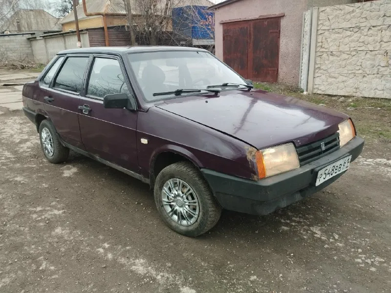 Продам ваз 1997г. авто на отличном ходу поедет на любые расстояния без проблем. мотор работает ровно не троит тяга отличная. перебрал коробас сцепление с выжимным подшипником новое. стойки сс20 шрузы не хрустят рейка не стучит. тормоза супер ручник держит. сварки не нюхала и варить не надо домкратится на кузове шпакли нет. вмятинки по крылу и двери. дно пороги стаканы низа дверей задние полы в багажнике автомобиля с лонжеронами арки кобылки всё целое. в машине работает всё от а до я. лабаш целый печка жарит сигнал сигналит музыка играет. электростеклоподемники работают четко. доки зелень птс стс дкп от хозяина снял с учёта. номер кузова на стакане и дублирующий в багажнике автомобиля читается четко без коррозии. номер двс так же совпадает с птс соответственно с постановкой на учёт проблем не будет. цена 109₽. без торга обмены не интересуют. макеевка тел+79495541219. надежный вариант за эти деньги. 📞 звоните: +7(949)5541219 - фотография - 1