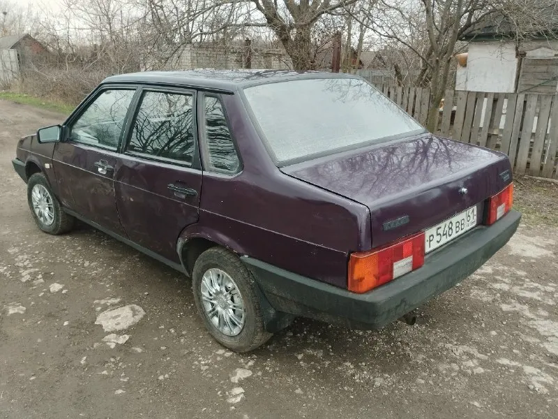 Продам ваз 1997г. авто на отличном ходу поедет на любые расстояния без проблем. мотор работает ровно не троит тяга отличная. перебрал коробас сцепление с выжимным подшипником новое. стойки сс20 шрузы не хрустят рейка не стучит. тормоза супер ручник держит. сварки не нюхала и варить не надо домкратится на кузове шпакли нет. вмятинки по крылу и двери. дно пороги стаканы низа дверей задние полы в багажнике автомобиля с лонжеронами арки кобылки всё целое. в машине работает всё от а до я. лабаш целый печка жарит сигнал сигналит музыка играет. электростеклоподемники работают четко. доки зелень птс стс дкп от хозяина снял с учёта. номер кузова на стакане и дублирующий в багажнике автомобиля читается четко без коррозии. номер двс так же совпадает с птс соответственно с постановкой на учёт проблем не будет. цена 109₽. без торга обмены не интересуют. макеевка тел+79495541219. надежный вариант за эти деньги. 📞 звоните: +7(949)5541219 - фотография - 2
