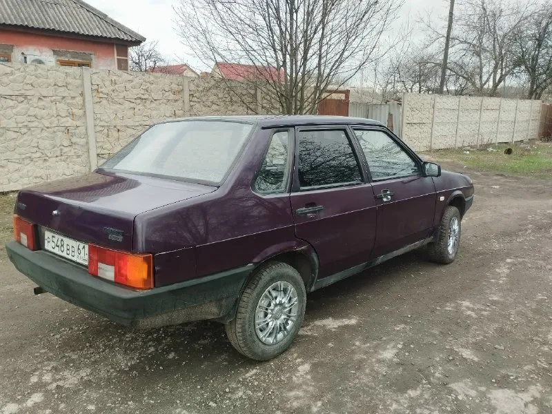 Продам ваз 1997г. авто на отличном ходу поедет на любые расстояния без проблем. мотор работает ровно не троит тяга отличная. перебрал коробас сцепление с выжимным подшипником новое. стойки сс20 шрузы не хрустят рейка не стучит. тормоза супер ручник держит. сварки не нюхала и варить не надо домкратится на кузове шпакли нет. вмятинки по крылу и двери. дно пороги стаканы низа дверей задние полы в багажнике автомобиля с лонжеронами арки кобылки всё целое. в машине работает всё от а до я. лабаш целый печка жарит сигнал сигналит музыка играет. электростеклоподемники работают четко. доки зелень птс стс дкп от хозяина снял с учёта. номер кузова на стакане и дублирующий в багажнике автомобиля читается четко без коррозии. номер двс так же совпадает с птс соответственно с постановкой на учёт проблем не будет. цена 109₽. без торга обмены не интересуют. макеевка тел+79495541219. надежный вариант за эти деньги. 📞 звоните: +7(949)5541219 - фотография - 3
