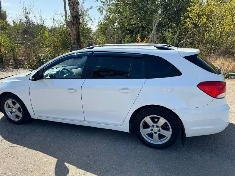 Продам chevrolet круз 2014 года мотор 1.6 с пробегом 268т. Км.  , в отличном состоянии.
Кузов в отличном состоянии, мотор и коробка тоже. Из последнего: замена всех четырёх стоек, передних рычагов и тормозных дисков, также недавно менялась помпа и термостат.   Автомобиль полностью обслужен и не требует вложений от слова совсем, стоит хорошая летняя резина, дорогие и качественные линзы, свет как днем с четкой световой линиеей. Стоит газ пропан, газ обслужен 5 т. Км.   Назад менялся редуктор и все фильтра. Стоит сигнализация стралайн с автозапуском. Вообщем машина семейная, полностью обслужена, не требует никаких вложений. Цена 740 + торг у капота
+79495175832 - Никита
📲 Tg: @karinaolegovna24
📞 Звоните: +7(949)5175832 - фотография - 4