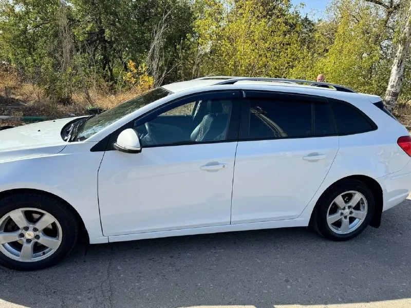 Продам chevrolet круз 2014 года мотор 1.6 с пробегом 268т. Км.  , в отличном состоянии.
Кузов в отличном состоянии, мотор и коробка тоже. Из последнего: замена всех четырёх стоек, передних рычагов и тормозных дисков, также недавно менялась помпа и термостат.   Автомобиль полностью обслужен и не требует вложений от слова совсем, стоит хорошая летняя резина, дорогие и качественные линзы, свет как днем с четкой световой линиеей. Стоит газ пропан, газ обслужен 5 т. Км.   Назад менялся редуктор и все фильтра. Стоит сигнализация стралайн с автозапуском. Вообщем машина семейная, полностью обслужена, не требует никаких вложений. Цена 740 + торг у капота
+79495175832 - Никита
📲 Tg: @karinaolegovna24
📞 Звоните: +7(949)5175832 - фотография - 5