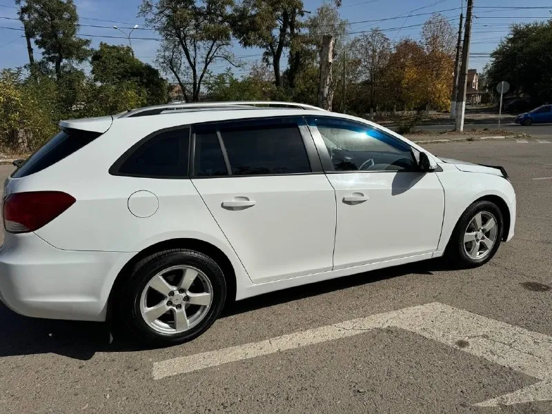 Продам chevrolet круз 2014 года мотор 1.6 с пробегом 268т. Км.  , в отличном состоянии.
Кузов в отличном состоянии, мотор и коробка тоже. Из последнего: замена всех четырёх стоек, передних рычагов и тормозных дисков, также недавно менялась помпа и термостат.   Автомобиль полностью обслужен и не требует вложений от слова совсем, стоит хорошая летняя резина, дорогие и качественные линзы, свет как днем с четкой световой линиеей. Стоит газ пропан, газ обслужен 5 т. Км.   Назад менялся редуктор и все фильтра. Стоит сигнализация стралайн с автозапуском. Вообщем машина семейная, полностью обслужена, не требует никаких вложений. Цена 740 + торг у капота
+79495175832 - Никита
📲 Tg: @karinaolegovna24
📞 Звоните: +7(949)5175832 - фотография - 9