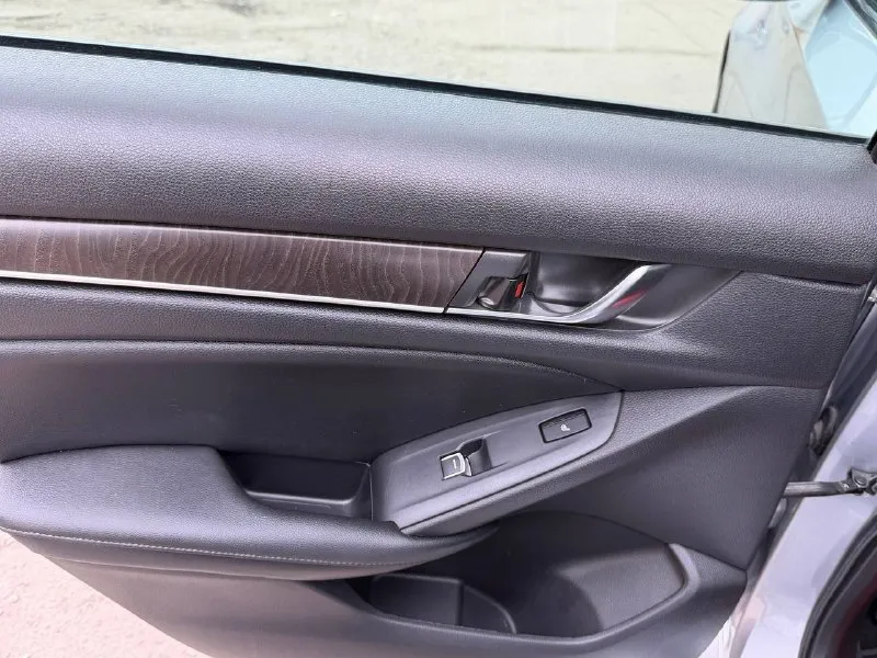 Honda accord hybrid touring -машина 2021г -объём двигателя: 2.0л -пробег :75.000км -тип двигателя: гибрид -коробка передач: автомат -привод: передний -люк -камера заднего вида - подогрев руля -подогрев боковых зеркал - подогрев/вентиляция сидений - цифровая панель приборов - датчик дождя - датчик света - активный круиз-контрол - датчики мёртвых зон - контроль пешеходов при движении задним ходом -беспроводная зарядка -электрорегулировка сидений -память сидений -проекция на лобовое стекло вин: 1hgcv3f99ma018844 💲цена: 3.100.000руб. ☎телефон: +7(949)326-93-73 - фотография - 10