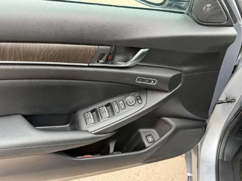 Honda accord hybrid touring -машина 2021г -объём двигателя: 2.0л -пробег :75.000км -тип двигателя: гибрид -коробка передач: автомат -привод: передний -люк -камера заднего вида - подогрев руля -подогрев боковых зеркал - подогрев/вентиляция сидений - цифровая панель приборов - датчик дождя - датчик света - активный круиз-контрол - датчики мёртвых зон - контроль пешеходов при движении задним ходом -беспроводная зарядка -электрорегулировка сидений -память сидений -проекция на лобовое стекло вин: 1hgcv3f99ma018844 💲цена: 3.100.000руб. ☎телефон: +7(949)326-93-73 - фотография - 8