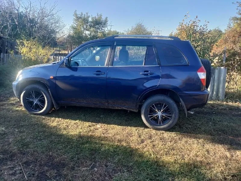 Продается черт тигго т11 2012 года выпуска, двигатель 1,6, едет бодро, не стучит, не гремит, есть нюансы по кузову, цена 200000р +79493840113 📞 звоните: +7(949)3840113 - фотография - 1