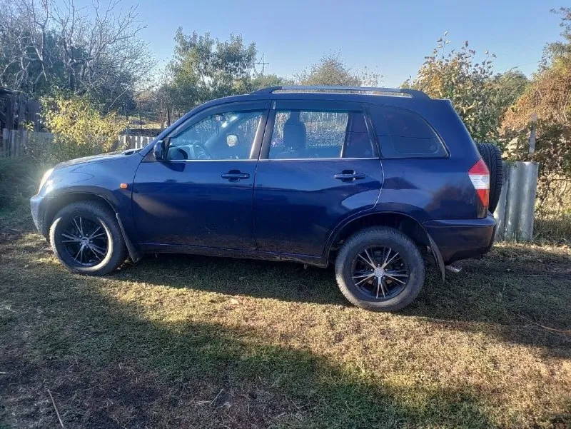 Продается черт тигго т11 2012 года выпуска, двигатель 1,6, едет бодро, не стучит, не гремит, есть нюансы по кузову, цена 200000р +79493840113 📞 звоните: +7(949)3840113 - фотография - 3