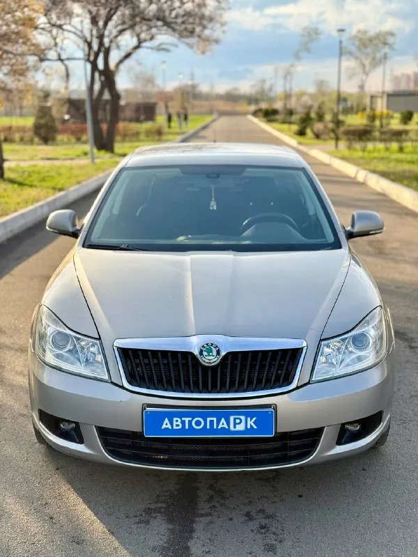 🇨🇿 skoda octavia a5 💰цена: 890 000р 🏢город: мариуполь 📅год выпуска: 2011 🧾пробег: 202 668км. ⚙️двигатель: 1.6 ⛽топливо: бензин ⚙️кпп: механика 📞 телефон: +7-949-551-91-52 +7-949-727-41-51 +7-989-263-55-56 💾 описание: продам легенду донбасских дорог -. .. kground-image:url('//telegram. org/img/emoji/40/e29c85.png')">✅ оцинкованный кузов лифтбек ✅ ни намёка на коррозию ✅ отличное состояние как внешне, так и технически ✅ отличная комплектация: двух зонный климат-контроль, кожаный руль, линзы, подогрев передних сидений, электро-зеркала с подогревом, все электро стёкла, abs, airbag, гидроусилитель руля, бортовой компьютер, регулировка сидений водителя и пассажира по высоте, литые диски. улица шевченко 2️⃣6️⃣9️⃣ ➕автомобиль с пройденным техническим осмотром и готов к переоформлению. 🏦 возможна продажа в кредит по двум документам. - фотография - 2