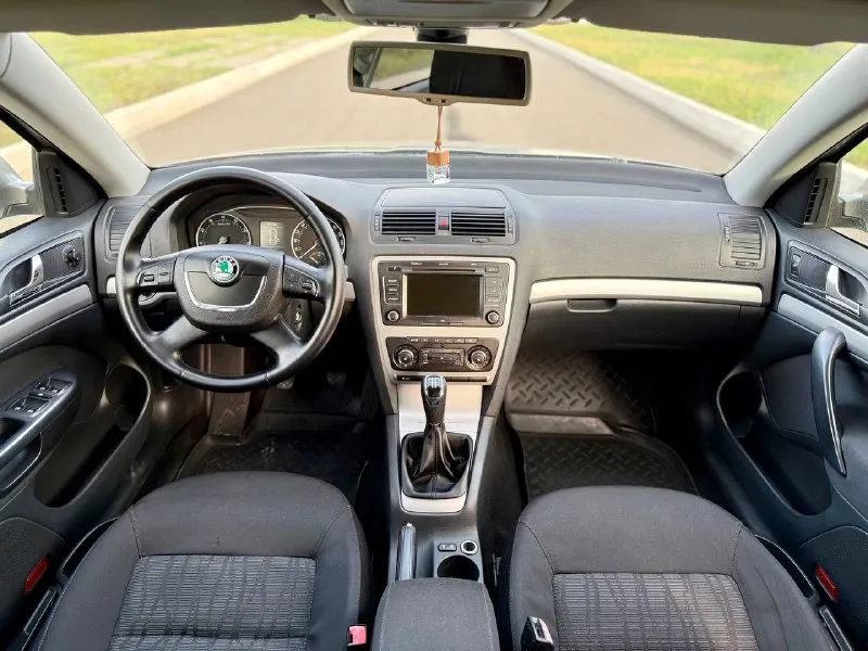 🇨🇿 skoda octavia a5 💰цена: 890 000р 🏢город: мариуполь 📅год выпуска: 2011 🧾пробег: 202 668км. ⚙️двигатель: 1.6 ⛽топливо: бензин ⚙️кпп: механика 📞 телефон: +7-949-551-91-52 +7-949-727-41-51 +7-989-263-55-56 💾 описание: продам легенду донбасских дорог -. .. kground-image:url('//telegram. org/img/emoji/40/e29c85.png')">✅ оцинкованный кузов лифтбек ✅ ни намёка на коррозию ✅ отличное состояние как внешне, так и технически ✅ отличная комплектация: двух зонный климат-контроль, кожаный руль, линзы, подогрев передних сидений, электро-зеркала с подогревом, все электро стёкла, abs, airbag, гидроусилитель руля, бортовой компьютер, регулировка сидений водителя и пассажира по высоте, литые диски. улица шевченко 2️⃣6️⃣9️⃣ ➕автомобиль с пройденным техническим осмотром и готов к переоформлению. 🏦 возможна продажа в кредит по двум документам. - фотография - 8