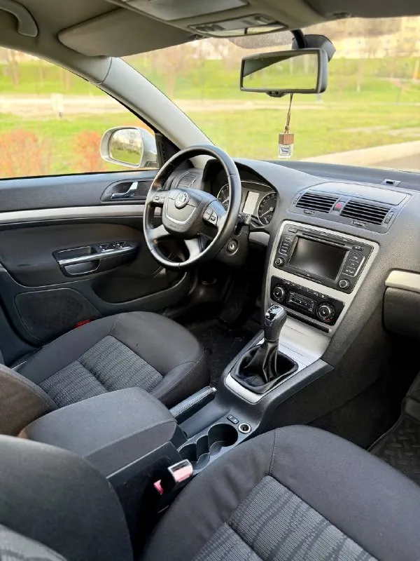 🇨🇿 skoda octavia a5 💰цена: 890 000р 🏢город: мариуполь 📅год выпуска: 2011 🧾пробег: 202 668км. ⚙️двигатель: 1.6 ⛽топливо: бензин ⚙️кпп: механика 📞 телефон: +7-949-551-91-52 +7-949-727-41-51 +7-989-263-55-56 💾 описание: продам легенду донбасских дорог -. .. kground-image:url('//telegram. org/img/emoji/40/e29c85.png')">✅ оцинкованный кузов лифтбек ✅ ни намёка на коррозию ✅ отличное состояние как внешне, так и технически ✅ отличная комплектация: двух зонный климат-контроль, кожаный руль, линзы, подогрев передних сидений, электро-зеркала с подогревом, все электро стёкла, abs, airbag, гидроусилитель руля, бортовой компьютер, регулировка сидений водителя и пассажира по высоте, литые диски. улица шевченко 2️⃣6️⃣9️⃣ ➕автомобиль с пройденным техническим осмотром и готов к переоформлению. 🏦 возможна продажа в кредит по двум документам. - фотография - 9