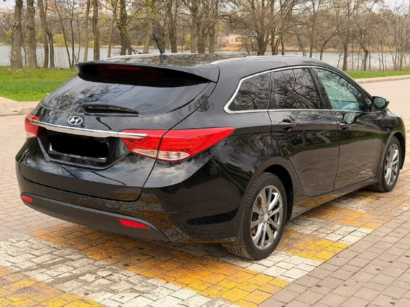 Продам hyundai i40 2015 год 2.0 бензин коробка передач автомат пробег 177.000тыс км родной машина в отличном состоянии вложений не требует от слова совсем мотор обслужен есть чеки и фото работ. работает идеально!! коробка идеально переключает без пинков и рывков. сделана полная шумо виброизоляция (потолка пола дверей багажник) установлен дорогой качественный андройд планшет с интернетом. стоит новая только поставил летняя резина и новые диски поставили месяц назад. вообщем машина просто огонь те кто хочет реально достойный автомобиль в который не нужно влаживать не ребля то это ваш вариант. два комплекта ключей, два комплекта ковриков, сервисные книги чеки по обслуживанию. находится город донецк 1.250.000₽ +79495925202 если не дозвонились пишите в телеграмм. - фотография - 5