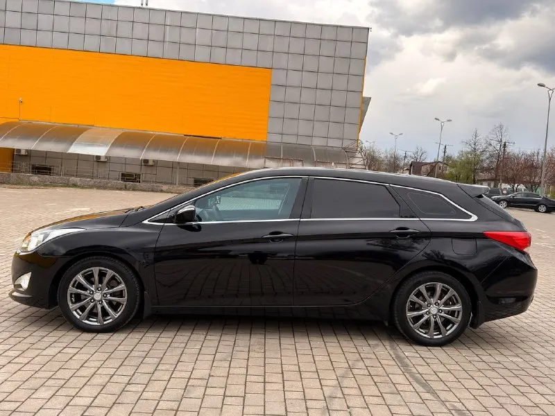 Продам hyundai i40 2015 год 2.0 бензин коробка передач автомат пробег 177.000тыс км родной машина в отличном состоянии вложений не требует от слова совсем мотор обслужен есть чеки и фото работ. работает идеально!! коробка идеально переключает без пинков и рывков. сделана полная шумо виброизоляция (потолка пола дверей багажник) установлен дорогой качественный андройд планшет с интернетом. стоит новая только поставил летняя резина и новые диски поставили месяц назад. вообщем машина просто огонь те кто хочет реально достойный автомобиль в который не нужно влаживать не ребля то это ваш вариант. два комплекта ключей, два комплекта ковриков, сервисные книги чеки по обслуживанию. находится город донецк 1.250.000₽ +79495925202 если не дозвонились пишите в телеграмм. - фотография - 7