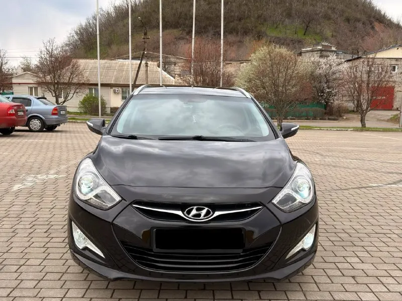Продам hyundai i40 2015 год 2.0 бензин коробка передач автомат пробег 177.000тыс км родной машина в отличном состоянии вложений не требует от слова совсем мотор обслужен есть чеки и фото работ. работает идеально!! коробка идеально переключает без пинков и рывков. сделана полная шумо виброизоляция (потолка пола дверей багажник) установлен дорогой качественный андройд планшет с интернетом. стоит новая только поставил летняя резина и новые диски поставили месяц назад. вообщем машина просто огонь те кто хочет реально достойный автомобиль в который не нужно влаживать не ребля то это ваш вариант. два комплекта ключей, два комплекта ковриков, сервисные книги чеки по обслуживанию. находится город донецк 1.250.000₽ +79495925202 если не дозвонились пишите в телеграмм. - фотография - 8