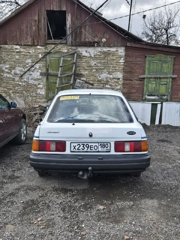 Продам ford sierra 1989 год, 1.8мт, 90 л. с. цена: 150000 рублей. г. дебальцево. тел. : +79494628813 машина в хорошем состоянии, мотор и коробка работают отлично, по технике прошлым летом менялся стартер (прошлый закусывало на горячую, ставили полностью новый, старый в багажнике), потом осенью менялась система охлаждения двигателя, а именно помпа (старая тоже в багажнике), радиатор (поставлен увеличенный от 2.0l), а так же термостат. месяц назад была заменена эластичная муфта, а так же увидели, что правый лонжерон требовал сварки, ну и сразу заварили, последнее фото. в тоже время заменили все масла и фильтра. по кузову понятное дело есть куда руки приложить, но для своих лет просто огонь. так же стоит 2din адроид магнитола. из неисправностей перестал работать спидометр, уже нет времени этим заниматься. 📲 tg: @strasher 📞 звоните: +7(949)4628813 - фотография - 5