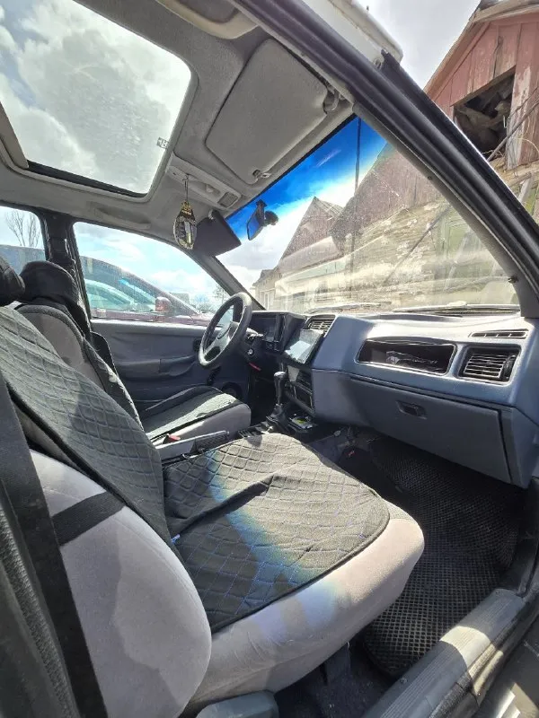 Продам ford sierra 1989 год, 1.8мт, 90 л. с. цена: 150000 рублей. г. дебальцево. тел. : +79494628813 машина в хорошем состоянии, мотор и коробка работают отлично, по технике прошлым летом менялся стартер (прошлый закусывало на горячую, ставили полностью новый, старый в багажнике), потом осенью менялась система охлаждения двигателя, а именно помпа (старая тоже в багажнике), радиатор (поставлен увеличенный от 2.0l), а так же термостат. месяц назад была заменена эластичная муфта, а так же увидели, что правый лонжерон требовал сварки, ну и сразу заварили, последнее фото. в тоже время заменили все масла и фильтра. по кузову понятное дело есть куда руки приложить, но для своих лет просто огонь. так же стоит 2din адроид магнитола. из неисправностей перестал работать спидометр, уже нет времени этим заниматься. 📲 tg: @strasher 📞 звоните: +7(949)4628813 - фотография - 6