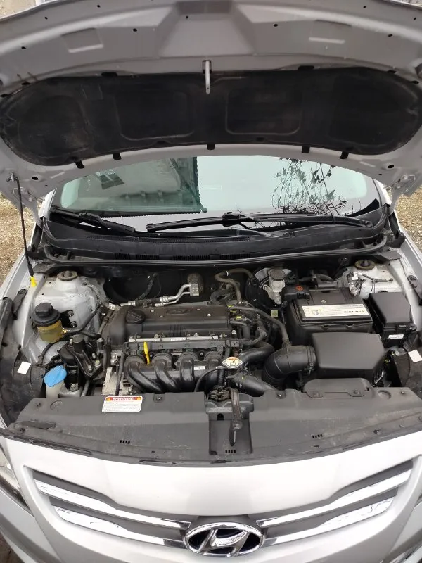 Собственник. продажа в связи с обстоятельствами! hyundai solaris, 1-е поколение (рест. ) мотор 1,6/123 л. с., кпп механика 6-ст. декабрь 2014 г. в. родной пробег 178 100 км. я третий хозяин. машина в отличном состоянии, без дтп и расчётов, вся в родной краске, включая бампера. дно, двери, пороги, стаканы, герметик, швы, всё в отличном, заводском состоянии, ничего не крутилось и не снималось. хозяйская, обслуженная машина, работает абсолютно всё. 2 комплекта резины на дисках, 2 заводских ключа, сервисная книжка. то пройден, документы кристально чистые, полное переоформление в мрэо. луганск. цена 935 тыс. реальному покупателю обоснованный торг возле машины. вопросы по +7959 205-71-88 📞 звоните: +7(959)2057188 - фотография - 10