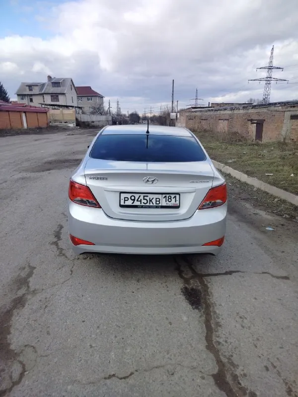 Собственник. продажа в связи с обстоятельствами! hyundai solaris, 1-е поколение (рест. ) мотор 1,6/123 л. с., кпп механика 6-ст. декабрь 2014 г. в. родной пробег 178 100 км. я третий хозяин. машина в отличном состоянии, без дтп и расчётов, вся в родной краске, включая бампера. дно, двери, пороги, стаканы, герметик, швы, всё в отличном, заводском состоянии, ничего не крутилось и не снималось. хозяйская, обслуженная машина, работает абсолютно всё. 2 комплекта резины на дисках, 2 заводских ключа, сервисная книжка. то пройден, документы кристально чистые, полное переоформление в мрэо. луганск. цена 935 тыс. реальному покупателю обоснованный торг возле машины. вопросы по +7959 205-71-88 📞 звоните: +7(959)2057188 - фотография - 6