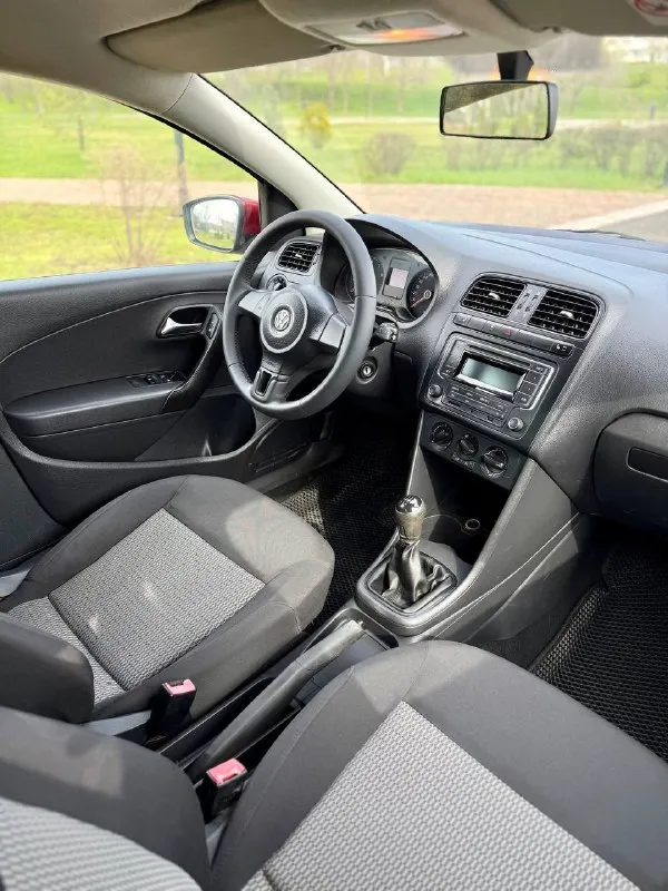 🇩🇪 volkswagen polo 💰цена: 750 000р 🏢город: мариуполь 📅год выпуска: 2013 🧾пробег: 160 590км. ⚙️двигатель: 1.6 ⛽топливо: бензин ⚙️кпп: механика 📞 телефон: +7-949-727-41-51 +7-949-551-91-52 +7-989-263-55-56 💾 описание: техническая часть на 5+ ✅ оригинальный пробег ✅ отличное состояние ✅ все стёкла оригинал ✅ хорошая комплектация: ❄️ кондиционер, подогрев сидений, гур, abs, кожаный руль, центральный замок, два ключа, регулировка сиденья по высоте. улица шевченко 2️⃣6️⃣9️⃣ ➕автомобиль с пройденным техническим осмотром и готов к переоформлению. 🏦 возможна продажа в кредит по двум документам. - фотография - 9