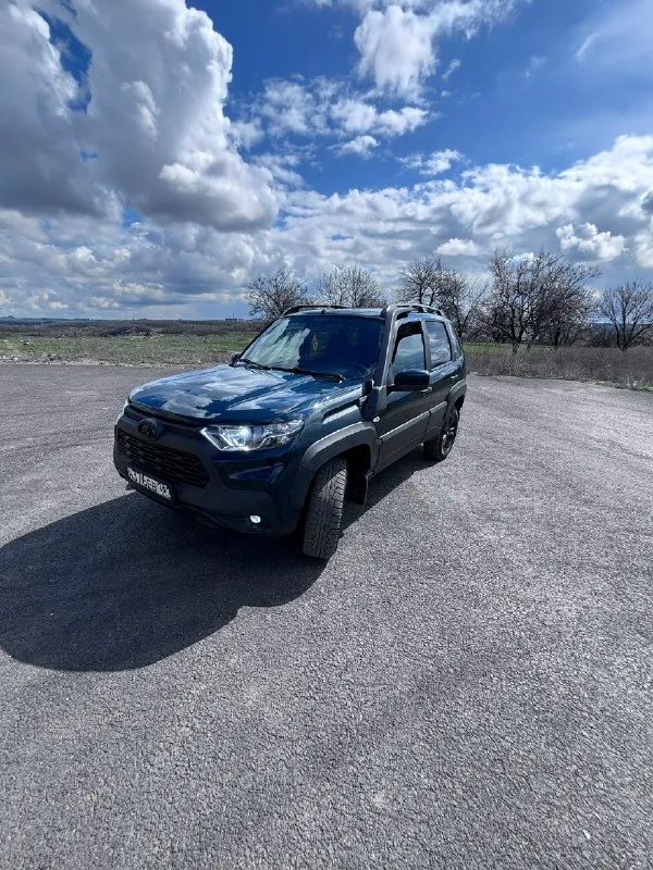 ❗️❗️❗️продам ваз niva travel кхл❗️❗️❗️ 2023г. , максимальная комплектация🔥 один владелец с салона 🙎🏻‍♂️ пробег31500км 🛣️ обслуживание у дилера, все соответствующие записи есть в сервисной книге 📘 двигатель 1.7 бензин, прошитый кат удален по двигателю, коробке, раздатке вопросов нет 👌🏼 кузов весь в родне, с. .. e="background-image:url('//telegram. org/img/emoji/40/f09f94a5.png')">🔥✨сигнализация starline с автозапуском отдам комплект зимней резины ❄️❄️❄️🛞🛞🛞 г. макеевка ❗️цена 1.200.000❗️обоснованный торг возле капота ❗️ все вопросы по телефону ⬇️ +79495329201 📞 звоните: +7(949)5329201 - фотография - 1