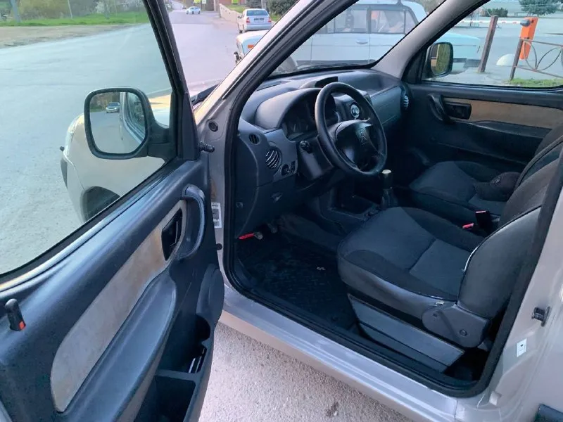 Ситроен берлинго 2007 год 1.4 бензин коробка механика пробег 246 двигатель нареканий нет не троит не дымит работает исправно. коробка переключает все работает не выбивает не хрустит. ходовка можно сказать вся новая щяс на сервисе все меняю амортизаторы передние амортизатор задние опоры подшипники пыльники отбойник подшипник ступицы стойки стабилизатора саленблоки рычагов комплект лямдазон новый шаровая новая днище короба целые. цена : 430т, руб рассмотрю обмен. авто в ростове находится. могу скинуть видео обзор и приехать к вам. тел : +79495806290 тел: +79613130222 - фотография - 7