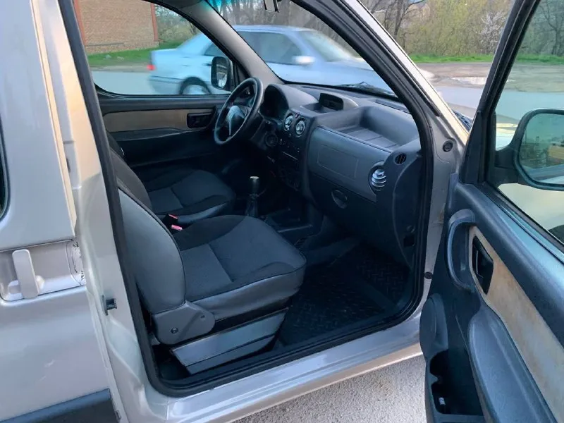 Ситроен берлинго 2007 год 1.4 бензин коробка механика пробег 246 двигатель нареканий нет не троит не дымит работает исправно. коробка переключает все работает не выбивает не хрустит. ходовка можно сказать вся новая щяс на сервисе все меняю амортизаторы передние амортизатор задние опоры подшипники пыльники отбойник подшипник ступицы стойки стабилизатора саленблоки рычагов комплект лямдазон новый шаровая новая днище короба целые. цена : 430т, руб рассмотрю обмен. авто в ростове находится. могу скинуть видео обзор и приехать к вам. тел : +79495806290 тел: +79613130222 - фотография - 8