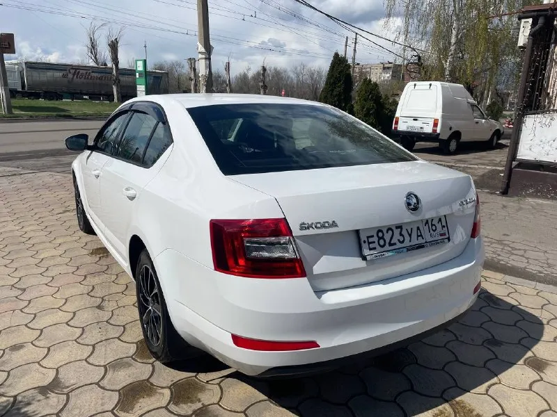 Skoda octavia - 2016года выпуска - 1.6 механика! читать внимательно!!! автомобиль весь в заводском окрасе, весь метал в родне, пробег родной не скручен, автомобиль действительно капсула времени, автотека зеленка, прилагаю скриншот, хорошая комплектация есть все для комфортной езды, эксплуатация автомобиля отличная, обслуживание все время в ростове на официальном дилере шкода или бмв армада, не путайте эту шкоду с пригнанным хламом которая была в такси, это совсем другая машина, для более цена 1.🍋350 или обмен подробной информации звоните по номеру телефона : +79495180296 - фотография - 3