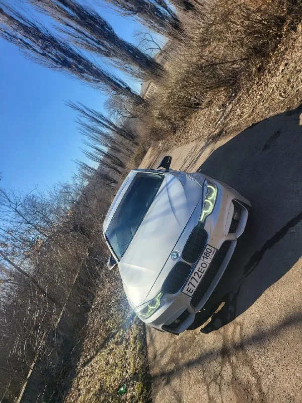 Продам, bmw f30 2017 год, стала на учёт 2016, авто технически в идеальном состоянии, за авто слежу, не каких вложений не требует, масло в двигателе замена каждые 5-6тыс мотюль, в коробке заменено масло 100км назад, оригинал фильтр и масло, колодки зад брембо, перед купил ну там 70% ещё отдам на запас, без ошибок и тд, сделан стейдж в районе 300 сил в ней, выхлоп с!отстрелами и заслонокой сделан хорошо не надоедает, по комплектации, м обвес, датчик света дождя, клима контроль 2х зонный, люк, кожа, м руль, жк приборка в!стиле м (3 режима оформление)парктроники перед зад, камера заднего вида,3 режима езды eco, sport, comfort, авто в достойном состоянии, продажа вообще не срочная рассмотрю обмен!цена 2.200 +79405144445 📞 звоните: +7(940)5144445 - фотография - 1