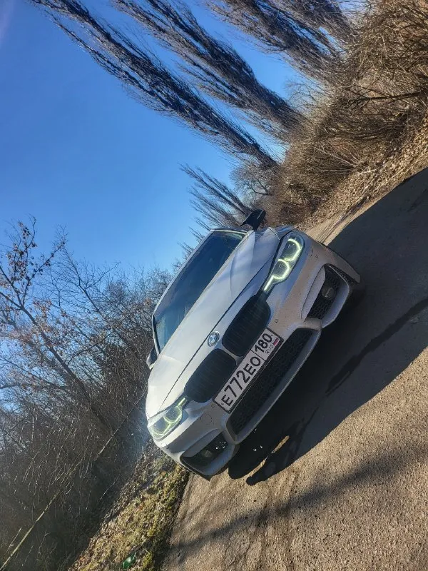 Продам, bmw f30 2017 год, стала на учёт 2016, авто технически в идеальном состоянии, за авто слежу, не каких вложений не требует, масло в двигателе замена каждые 5-6тыс мотюль, в коробке заменено масло 100км назад, оригинал фильтр и масло, колодки зад брембо, перед купил ну там 70% ещё отдам на запас, без ошибок и тд, сделан стейдж в районе 300 сил в ней, выхлоп с!отстрелами и заслонокой сделан хорошо не надоедает, по комплектации, м обвес, датчик света дождя, клима контроль 2х зонный, люк, кожа, м руль, жк приборка в!стиле м (3 режима оформление)парктроники перед зад, камера заднего вида,3 режима езды eco, sport, comfort, авто в достойном состоянии, продажа вообще не срочная рассмотрю обмен!цена 2.200 +79405144445 📞 звоните: +7(940)5144445 - фотография - 2