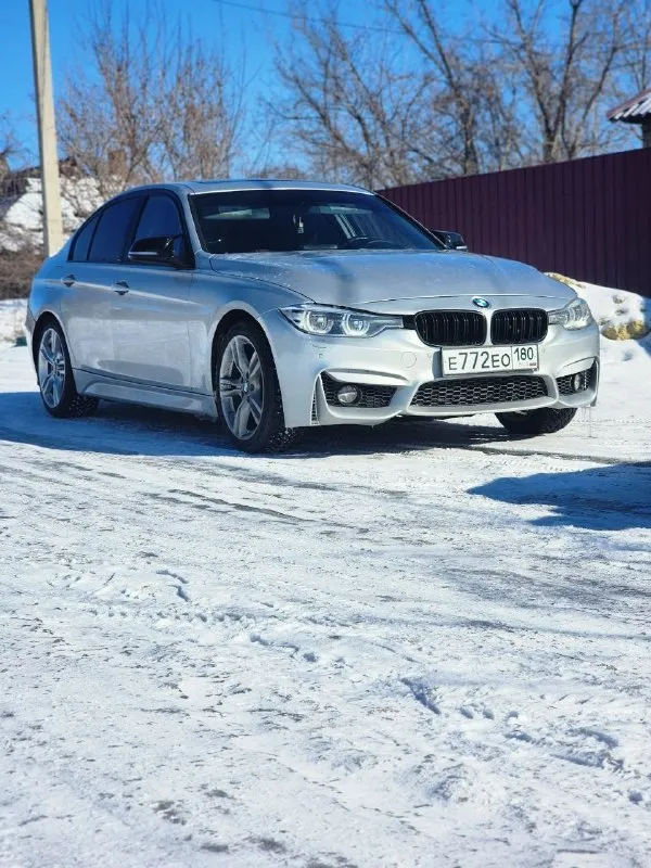 Продам, bmw f30 2017 год, стала на учёт 2016, авто технически в идеальном состоянии, за авто слежу, не каких вложений не требует, масло в двигателе замена каждые 5-6тыс мотюль, в коробке заменено масло 100км назад, оригинал фильтр и масло, колодки зад брембо, перед купил ну там 70% ещё отдам на запас, без ошибок и тд, сделан стейдж в районе 300 сил в ней, выхлоп с!отстрелами и заслонокой сделан хорошо не надоедает, по комплектации, м обвес, датчик света дождя, клима контроль 2х зонный, люк, кожа, м руль, жк приборка в!стиле м (3 режима оформление)парктроники перед зад, камера заднего вида,3 режима езды eco, sport, comfort, авто в достойном состоянии, продажа вообще не срочная рассмотрю обмен!цена 2.200 +79405144445 📞 звоните: +7(940)5144445 - фотография - 4