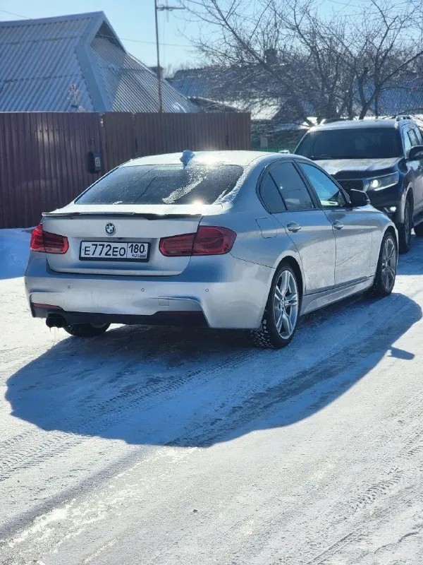 Продам, bmw f30 2017 год, стала на учёт 2016, авто технически в идеальном состоянии, за авто слежу, не каких вложений не требует, масло в двигателе замена каждые 5-6тыс мотюль, в коробке заменено масло 100км назад, оригинал фильтр и масло, колодки зад брембо, перед купил ну там 70% ещё отдам на запас, без ошибок и тд, сделан стейдж в районе 300 сил в ней, выхлоп с!отстрелами и заслонокой сделан хорошо не надоедает, по комплектации, м обвес, датчик света дождя, клима контроль 2х зонный, люк, кожа, м руль, жк приборка в!стиле м (3 режима оформление)парктроники перед зад, камера заднего вида,3 режима езды eco, sport, comfort, авто в достойном состоянии, продажа вообще не срочная рассмотрю обмен!цена 2.200 +79405144445 📞 звоните: +7(940)5144445 - фотография - 5