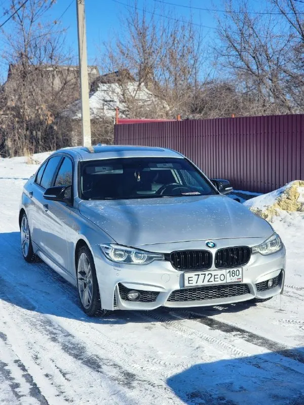 Продам, bmw f30 2017 год, стала на учёт 2016, авто технически в идеальном состоянии, за авто слежу, не каких вложений не требует, масло в двигателе замена каждые 5-6тыс мотюль, в коробке заменено масло 100км назад, оригинал фильтр и масло, колодки зад брембо, перед купил ну там 70% ещё отдам на запас, без ошибок и тд, сделан стейдж в районе 300 сил в ней, выхлоп с!отстрелами и заслонокой сделан хорошо не надоедает, по комплектации, м обвес, датчик света дождя, клима контроль 2х зонный, люк, кожа, м руль, жк приборка в!стиле м (3 режима оформление)парктроники перед зад, камера заднего вида,3 режима езды eco, sport, comfort, авто в достойном состоянии, продажа вообще не срочная рассмотрю обмен!цена 2.200 +79405144445 📞 звоните: +7(940)5144445 - фотография - 6