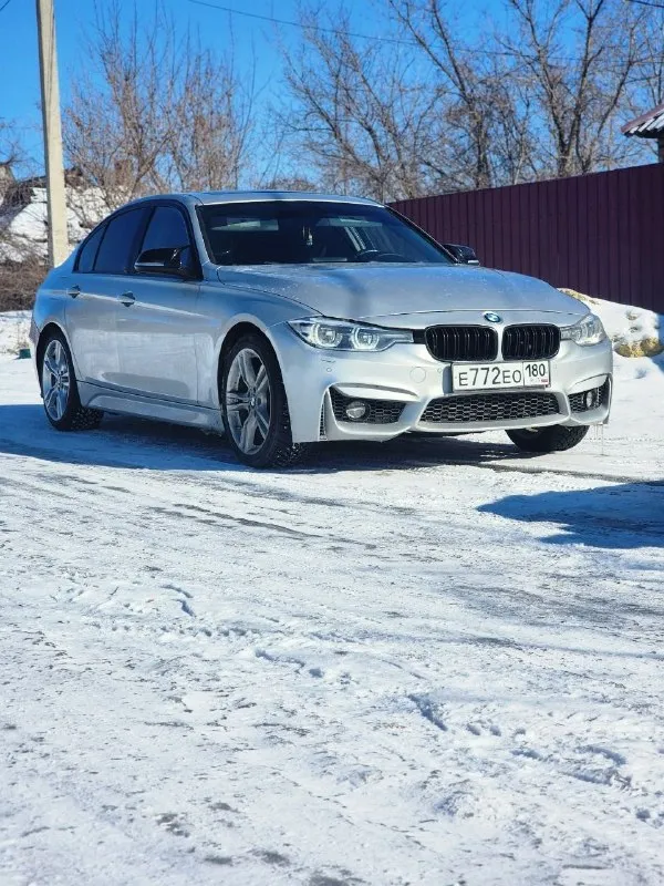 Продам, bmw f30 2017 год, стала на учёт 2016, авто технически в идеальном состоянии, за авто слежу, не каких вложений не требует, масло в двигателе замена каждые 5-6тыс мотюль, в коробке заменено масло 100км назад, оригинал фильтр и масло, колодки зад брембо, перед купил ну там 70% ещё отдам на запас, без ошибок и тд, сделан стейдж в районе 300 сил в ней, выхлоп с!отстрелами и заслонокой сделан хорошо не надоедает, по комплектации, м обвес, датчик света дождя, клима контроль 2х зонный, люк, кожа, м руль, жк приборка в!стиле м (3 режима оформление)парктроники перед зад, камера заднего вида,3 режима езды eco, sport, comfort, авто в достойном состоянии, продажа вообще не срочная рассмотрю обмен!цена 2.200 +79405144445 📞 звоните: +7(940)5144445 - фотография - 7