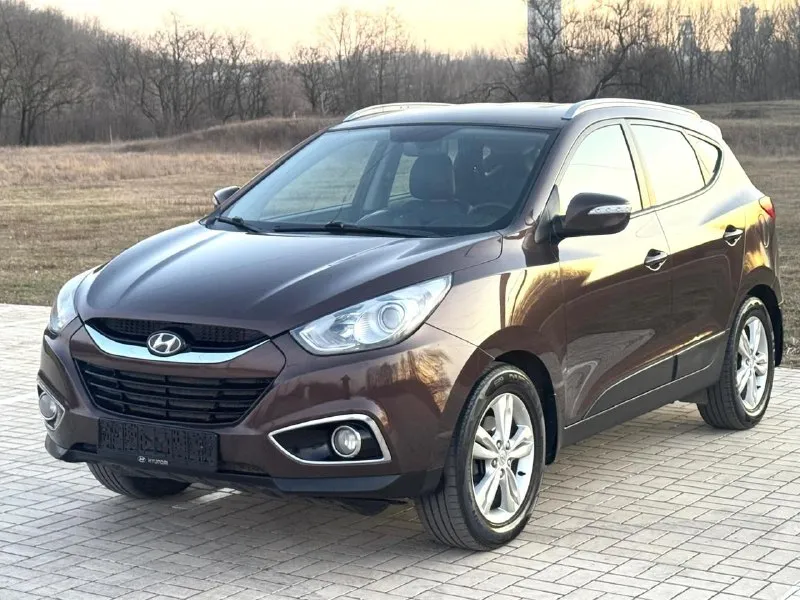 🔥hyundai ix35🔥 в шикарном состоянии! ✅в эксплуатации с 2011г ✅мотор 2.0 ✅бензиновый (атмосферный) ✅коробка автомат 6 ступка ✅пробег 177 тыс. км. ✅без дтп! ✅весь в родной краске(кроме задней правой арки) ✅автотека зелёная ✅двигатель работает превосходно без постороннего шума! (и на холодную и на горячую). .. ✅литые диски r17 ✅тех осмотр пройдет, готов к регистрации в мрэо 🔥в подарок новому владельцу 🔥 ✅ полный бак топлива 🔥 ✅ диагностическая карта (тех осмотр)🔥 ✅ полное сопровождение и оформление в мрэо🔥 🔥новая стоимость 1.199.000₽🔥 тел. +7949-50-800-60 - фотография - 1